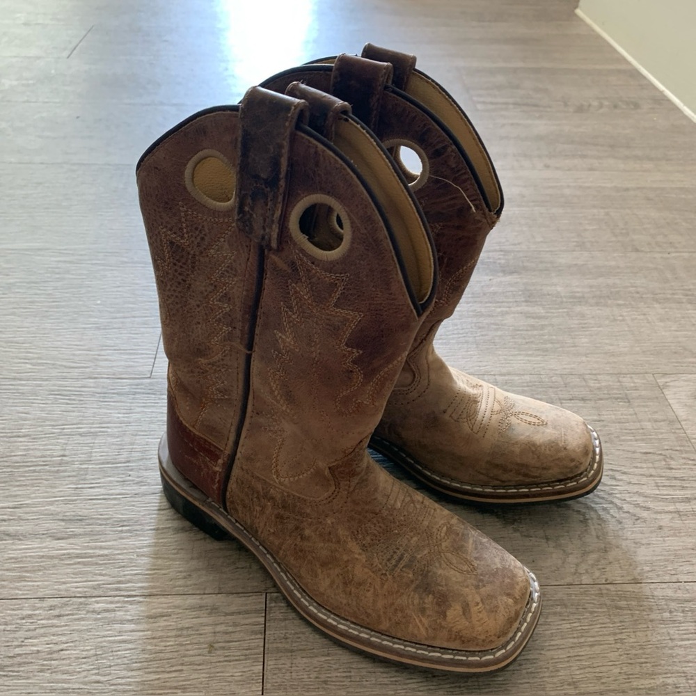 Kids size 13 Smokey Mountain boots